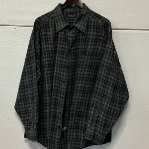 Roundtree & Yorke Black and Gray Plaid Button-Down Shirt